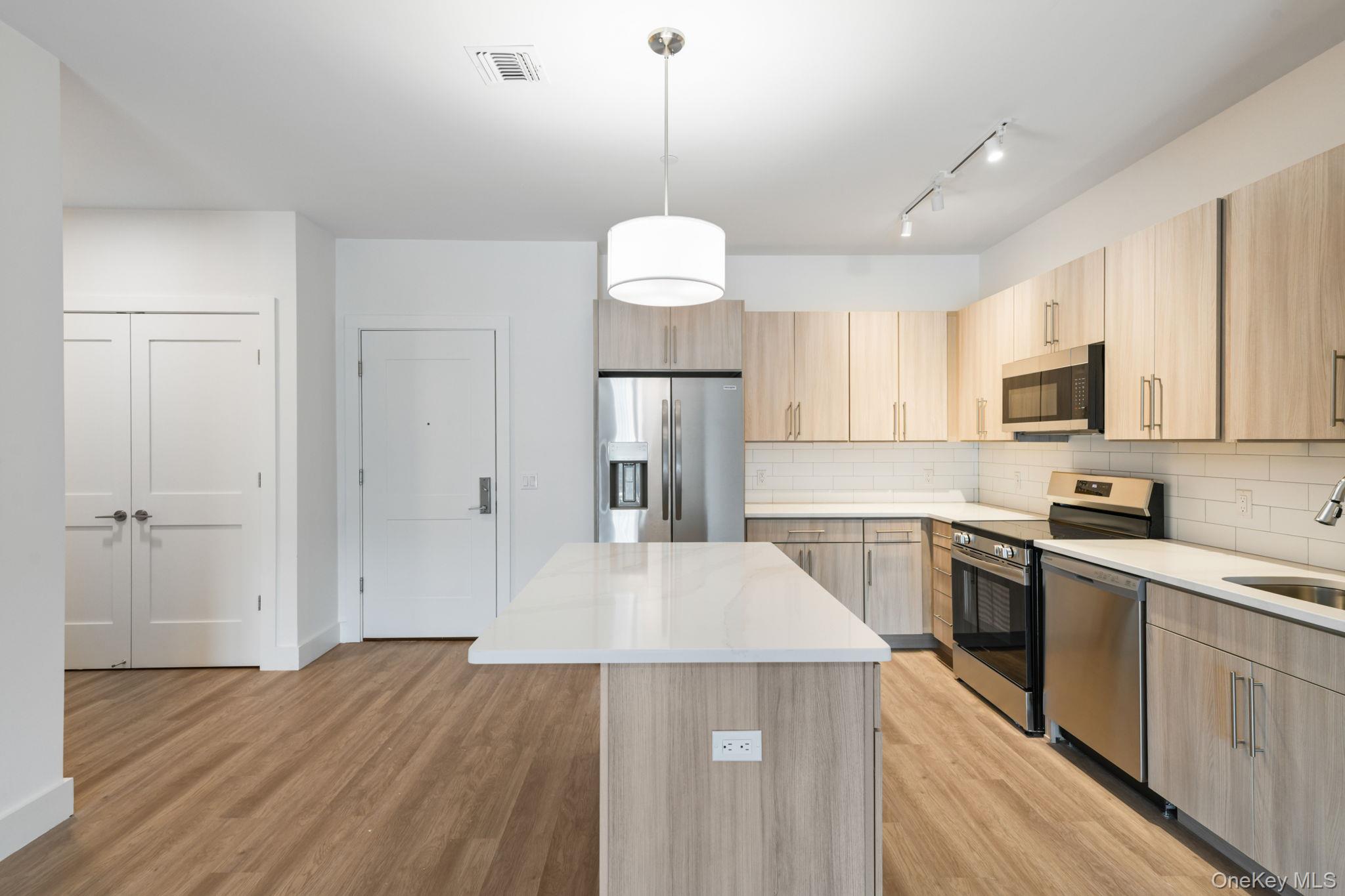 4180 Sunrise Highway – For Rent photo 9