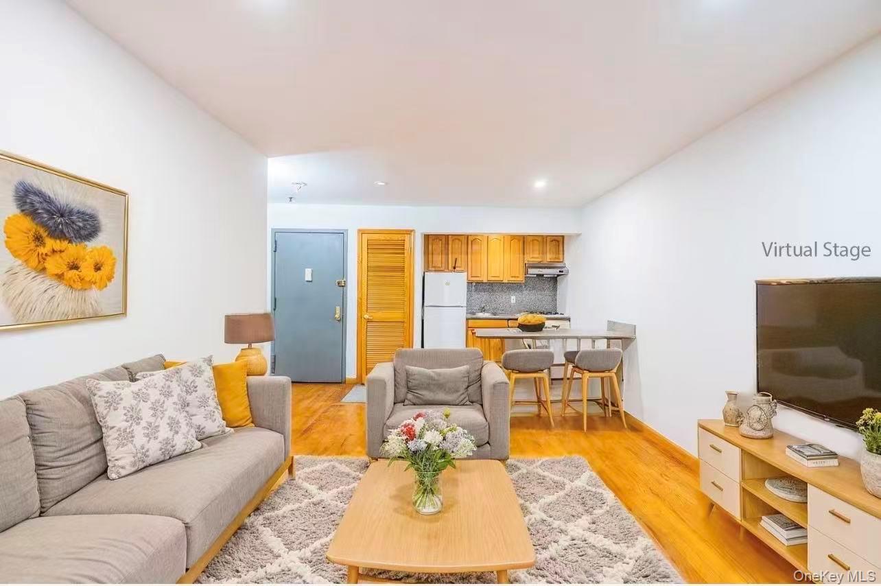 165 Elizabeth Street, Unit 3R photo 2
