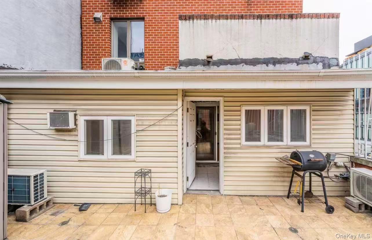 165 Elizabeth Street, Unit 3R photo 23