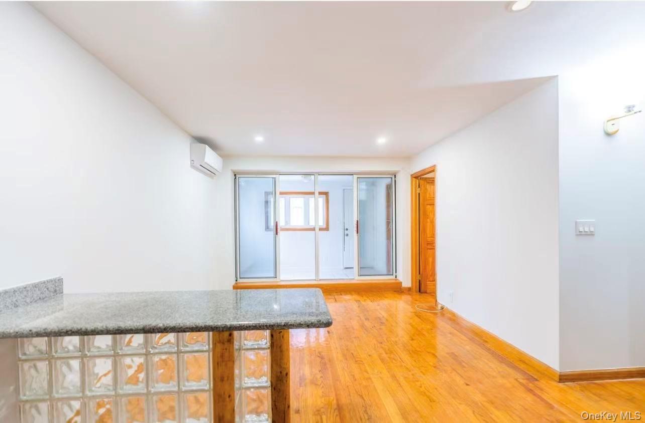 165 Elizabeth Street, Unit 3R photo 5