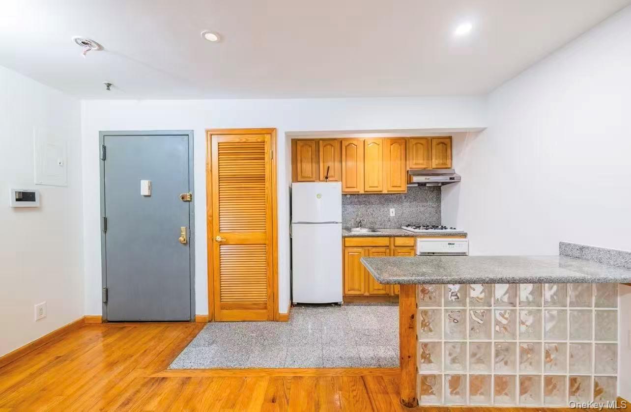 165 Elizabeth Street, Unit 3R photo 8