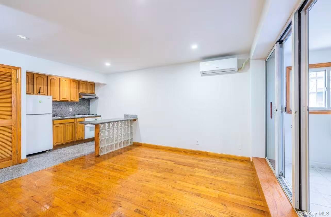 165 Elizabeth Street, Unit 3R photo 4