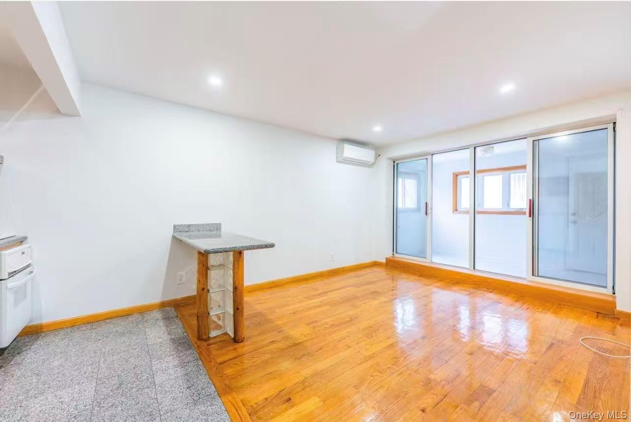 165 Elizabeth Street, Unit 3R photo 6