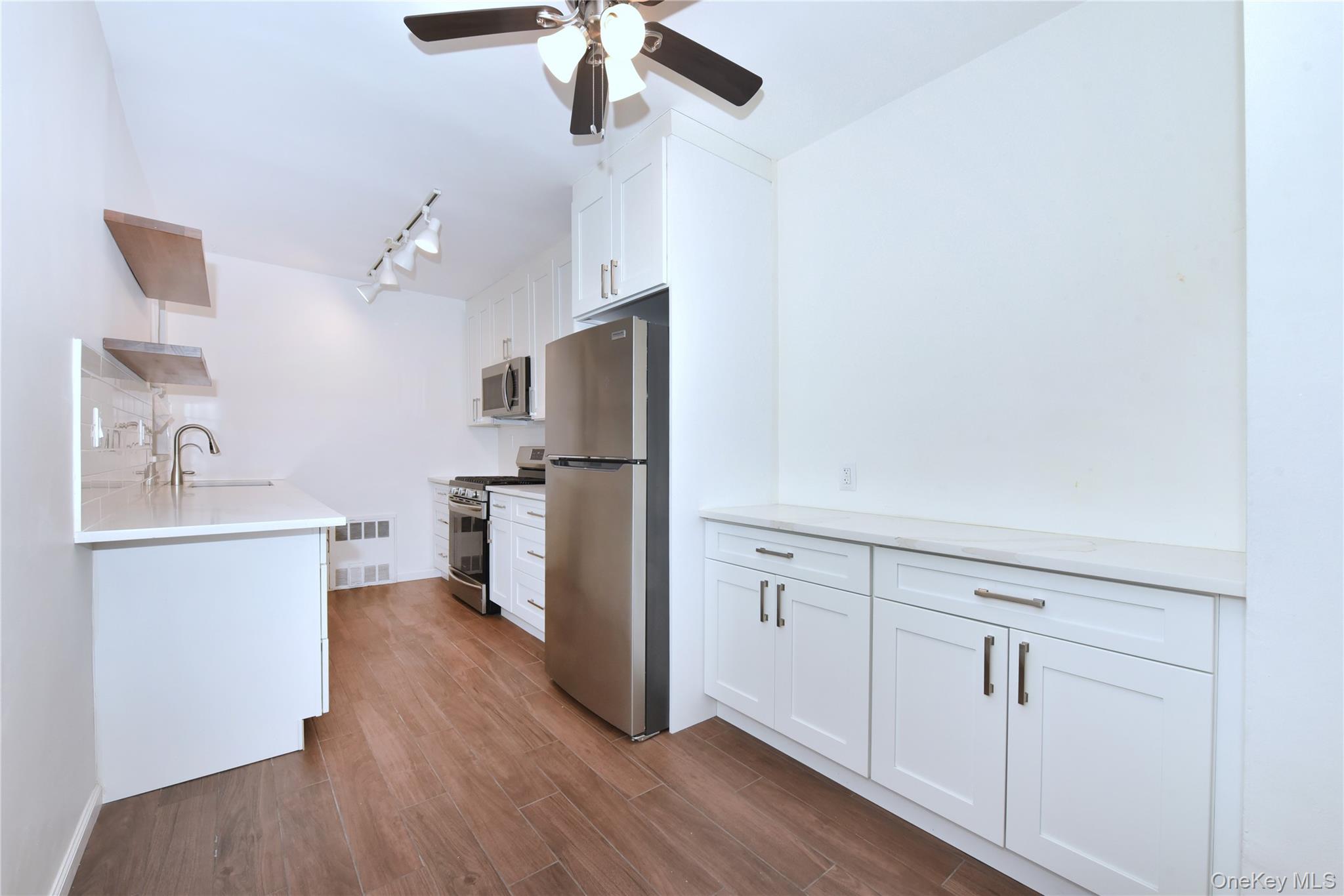 15 Hill Park Avenue, Unit 1-L photo 16