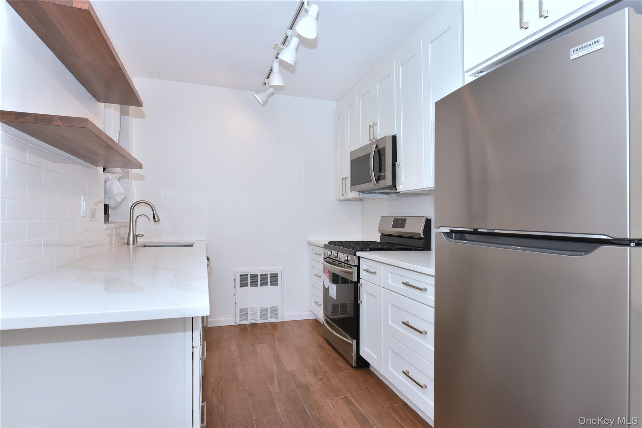15 Hill Park Avenue, Unit 1-L photo 17