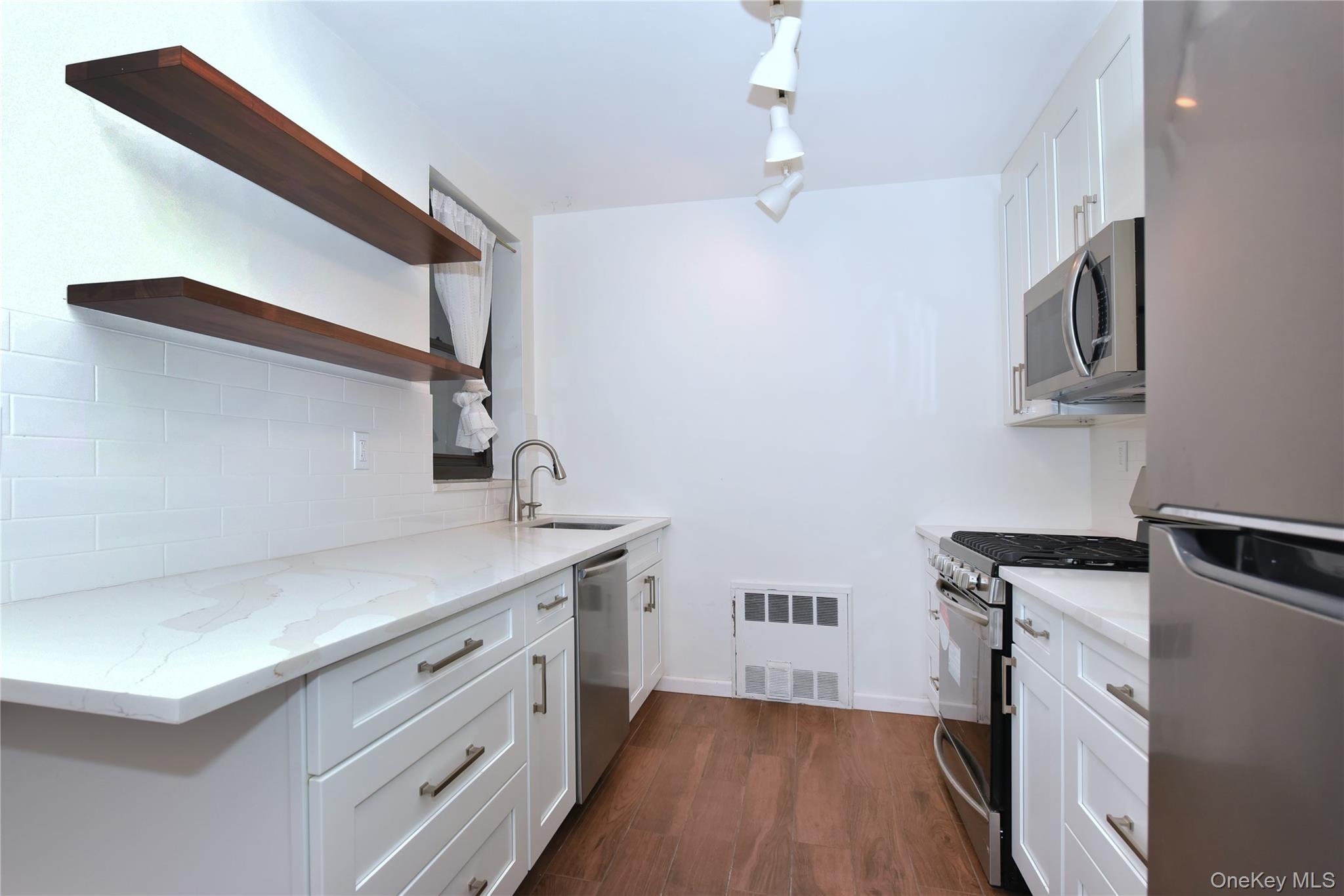 15 Hill Park Avenue, Unit 1-L photo 18