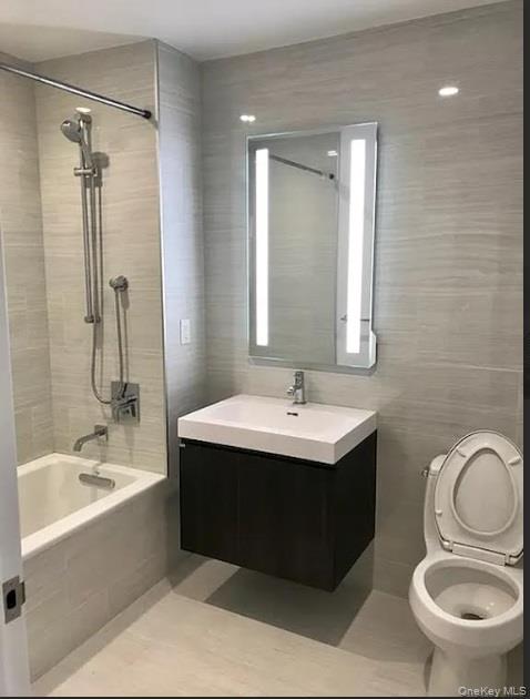 131-05 40th Road, Unit 16S photo 5