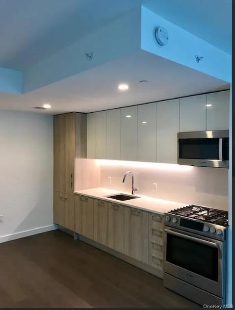 131-05 40th Road, Unit 16S photo 3