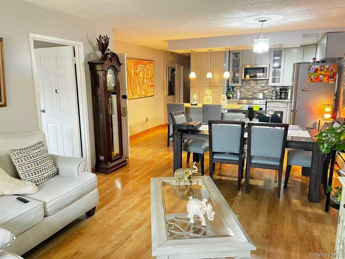 75-22 Parsons Boulevard, Unit D3 photo 2
