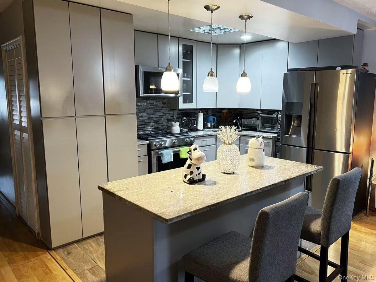 75-22 Parsons Boulevard, Unit D3
