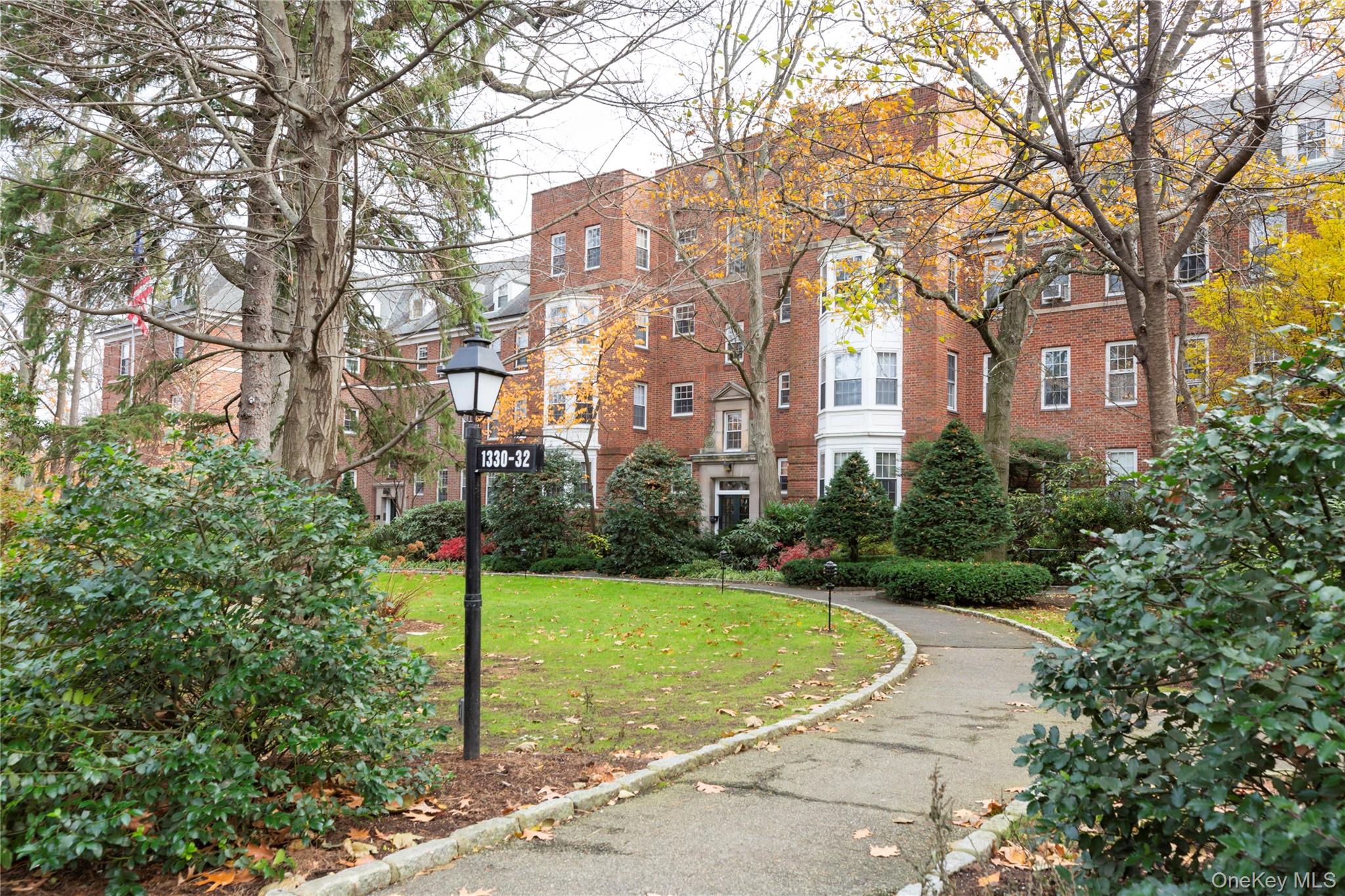 1332 Midland Avenue, Unit 3F photo 4