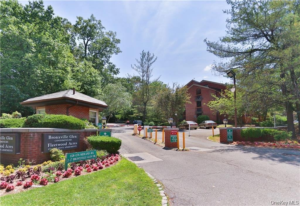 1332 Midland Avenue, Unit 3F