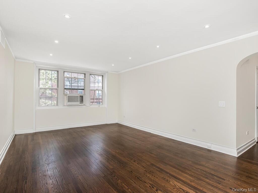 1332 Midland Avenue, Unit 3F photo 9