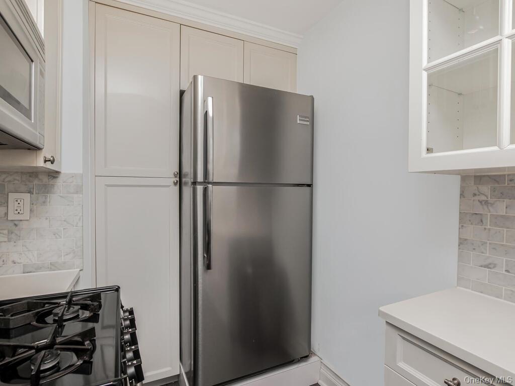1332 Midland Avenue, Unit 3F photo 12
