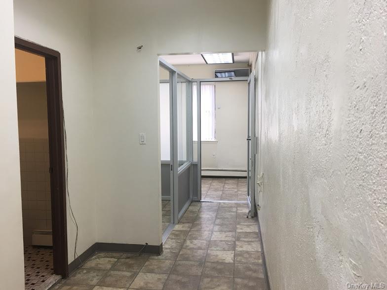 135-30 Roosevelt Avenue, Unit 3B photo 3