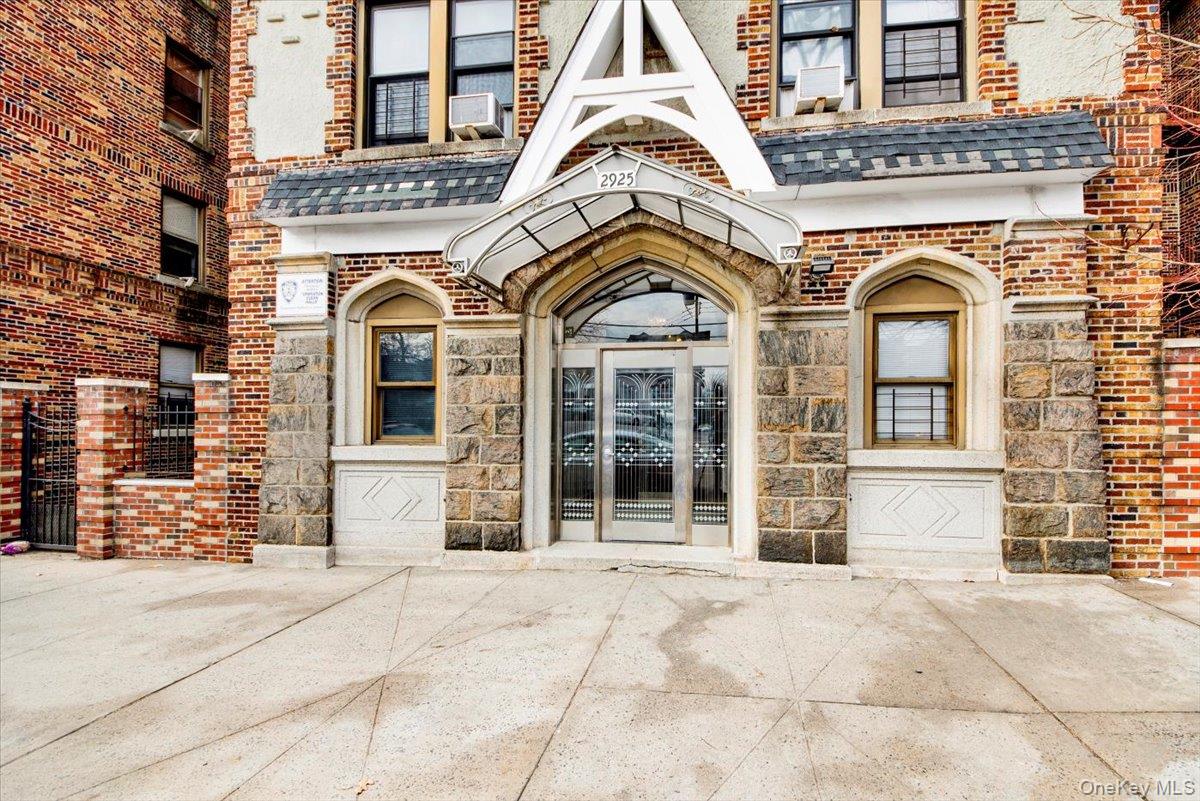 2925 Matthews Avenue, Unit 5H