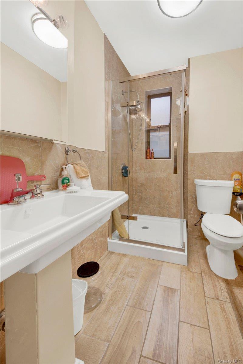 2925 Matthews Avenue, Unit 5H photo 6