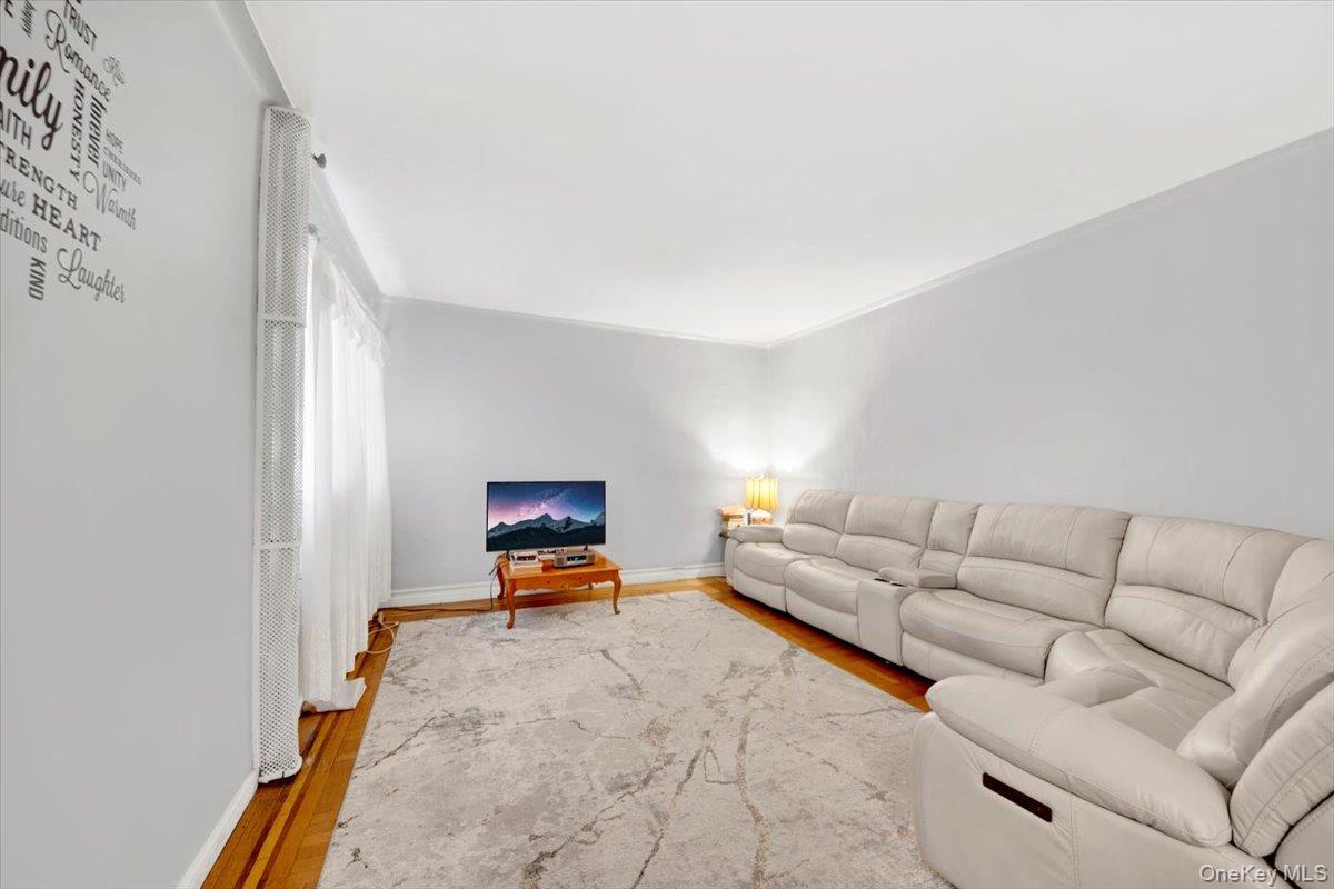 2925 Matthews Avenue, Unit 5H photo 3