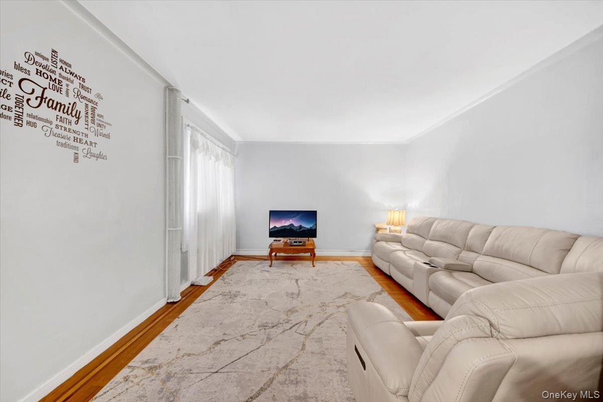 2925 Matthews Avenue, Unit 5H photo 4