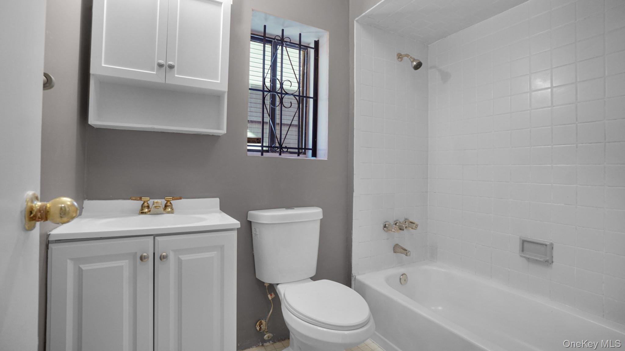1364 E 92nd Street, Unit 101 photo 7
