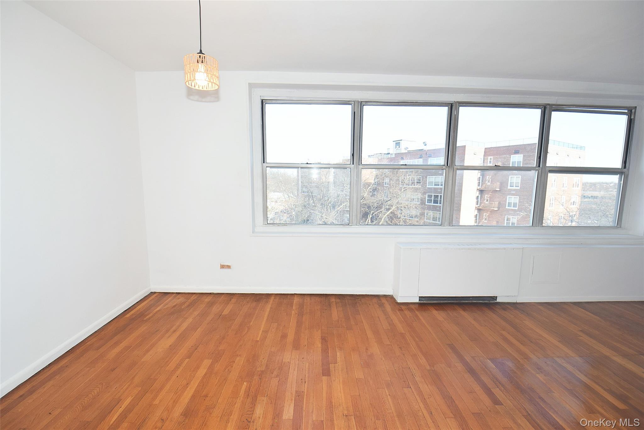 211-10 18 Avenue, Unit 4J photo 12