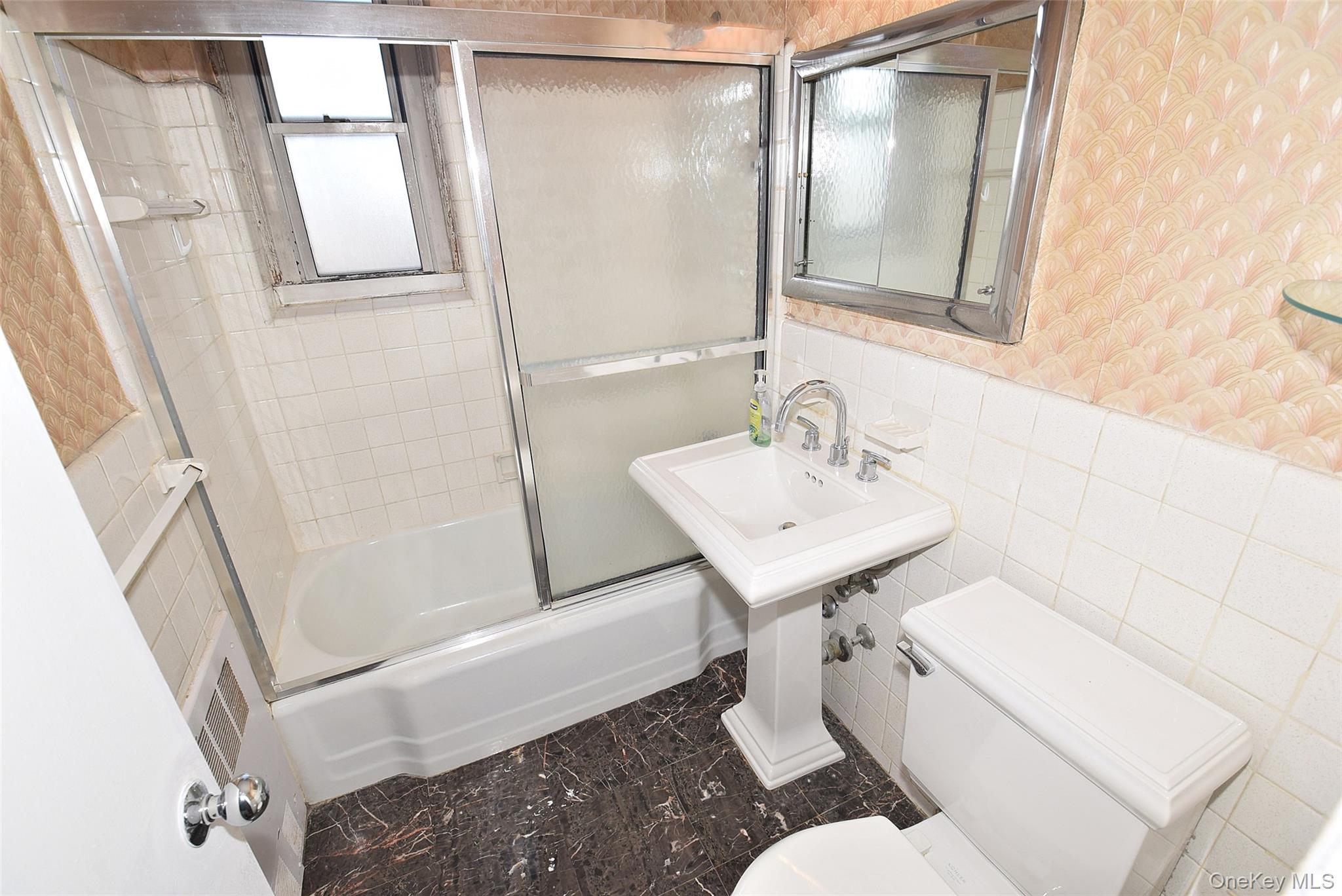 211-10 18 Avenue, Unit 4J photo 18