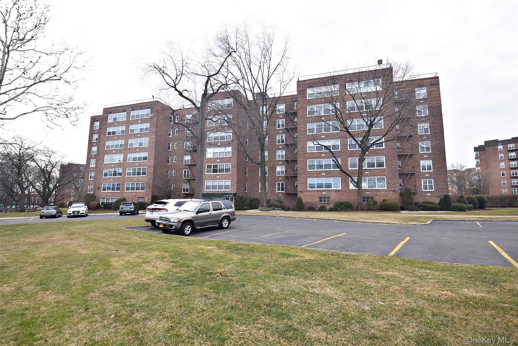 211-10 18 Avenue, Unit 4J photo 25
