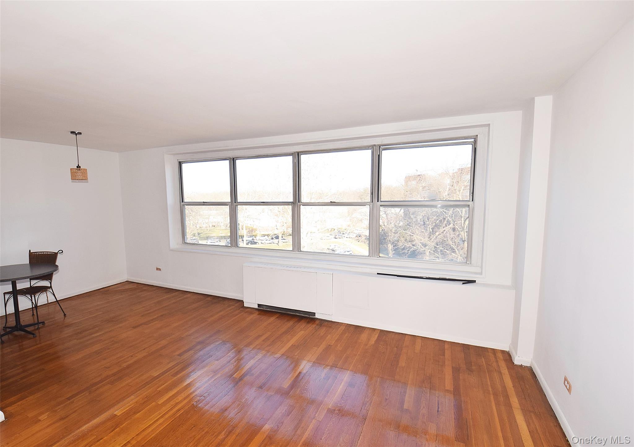 211-10 18 Avenue, Unit 4J photo 13