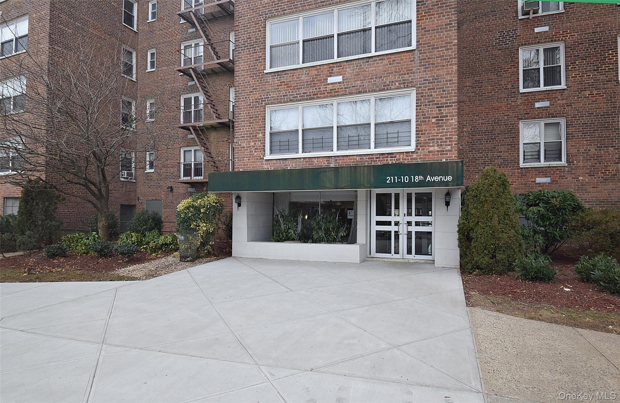 211-10 18 Avenue, Unit 4J photo 2