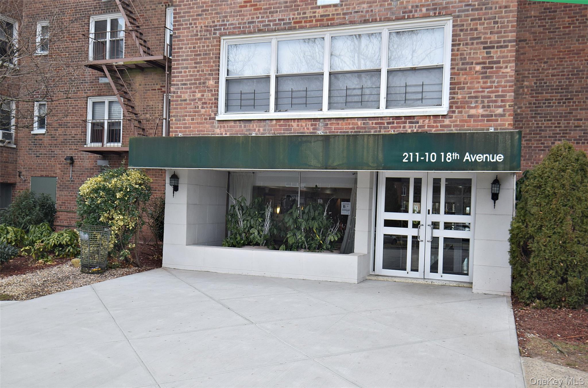 211-10 18 Avenue, Unit 4J photo 3