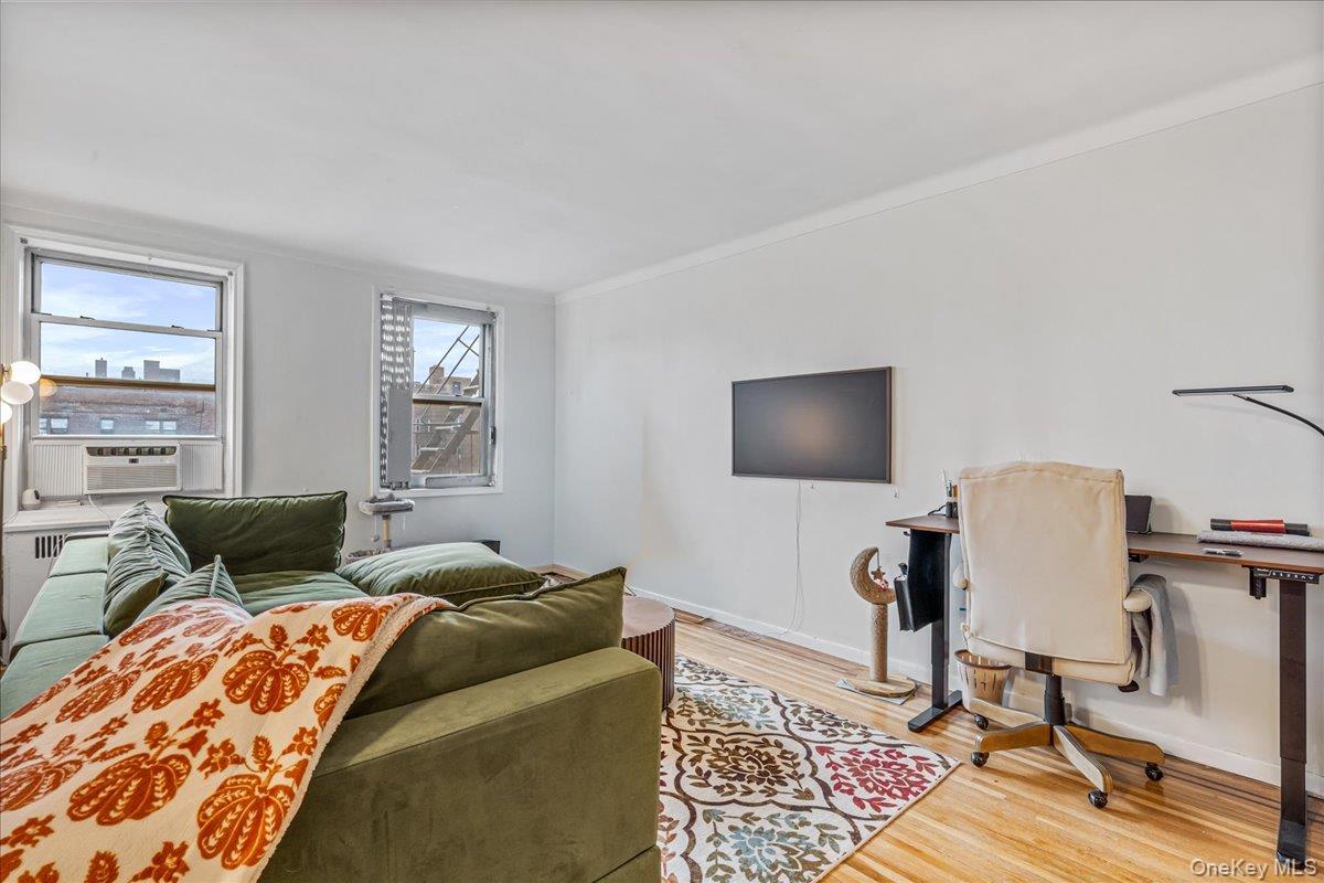 65-74 Saunders Street, Unit 6J photo 3