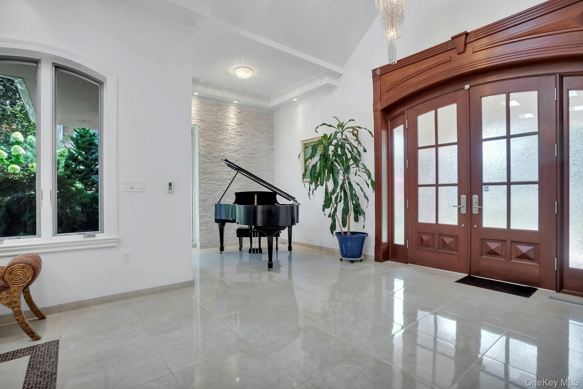 5 Boulevard – For Sale photo 3