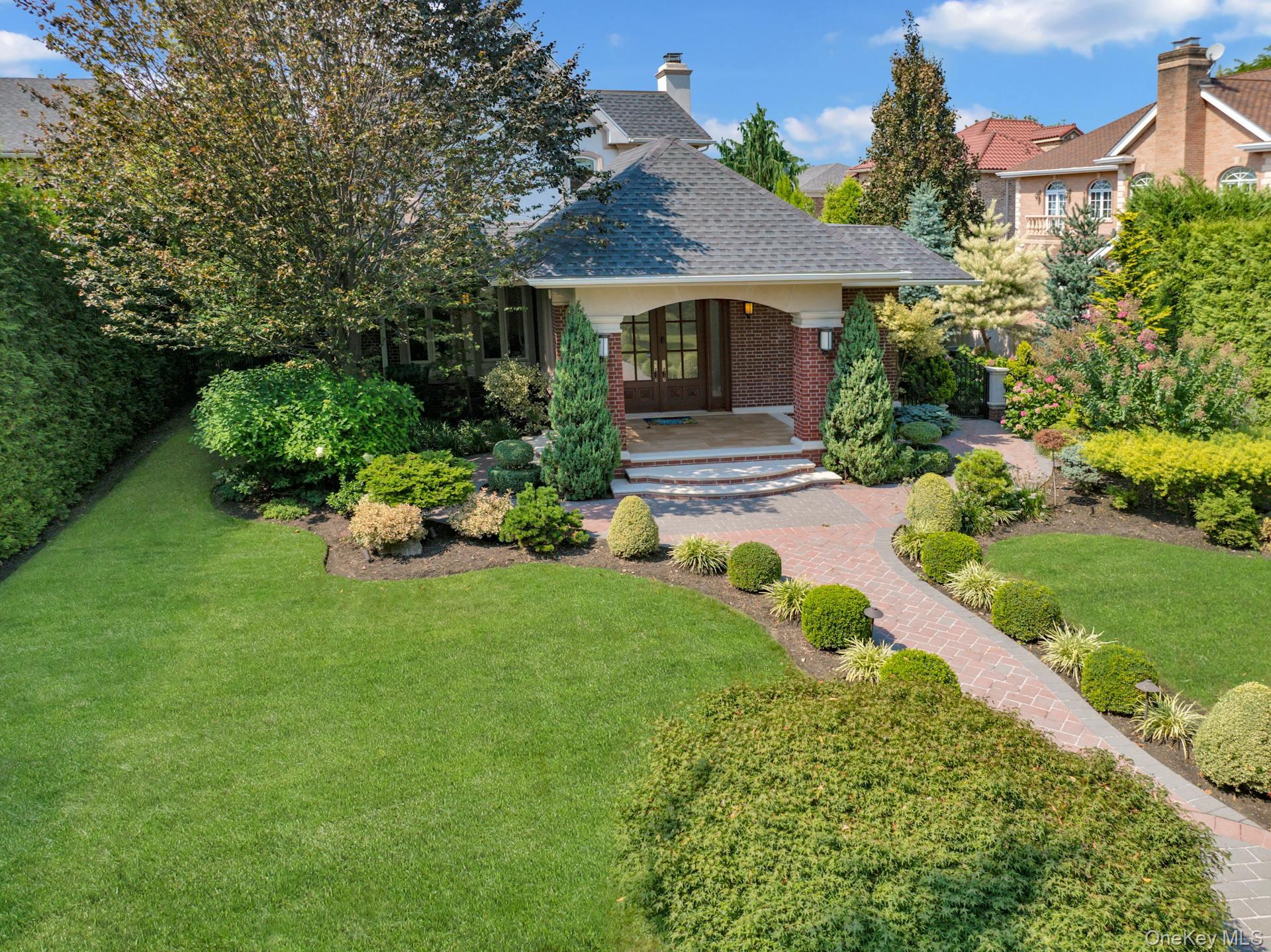 5 Boulevard – For Sale photo 2