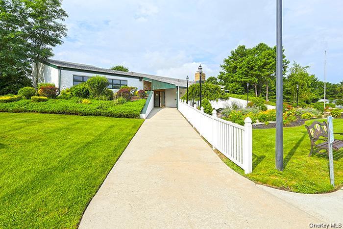 21 Village Circle E – For Sale photo 12