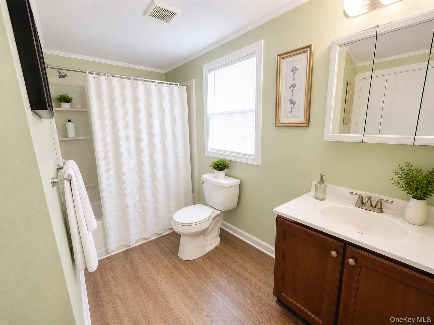 21 Village Circle E – For Sale photo 6