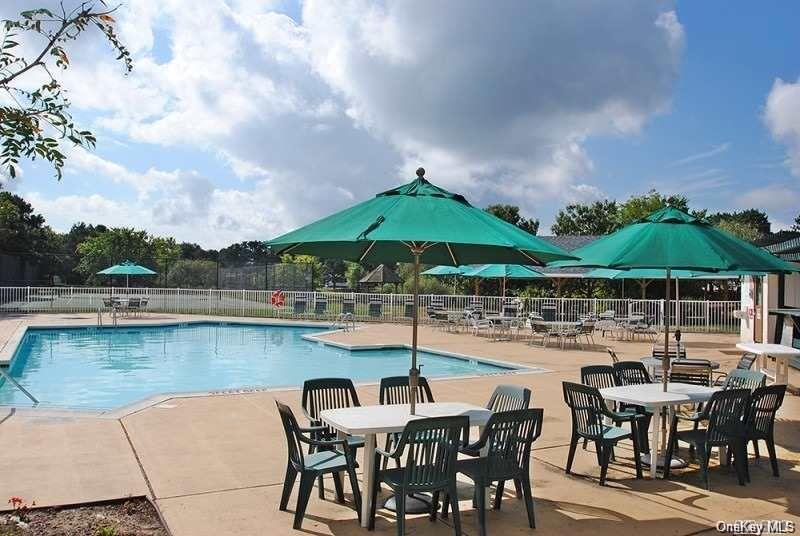 21 Village Circle E – For Sale photo 21