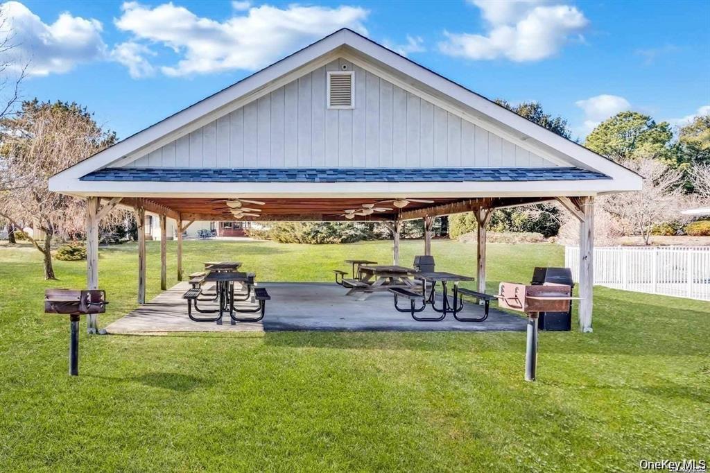21 Village Circle E – For Sale photo 22