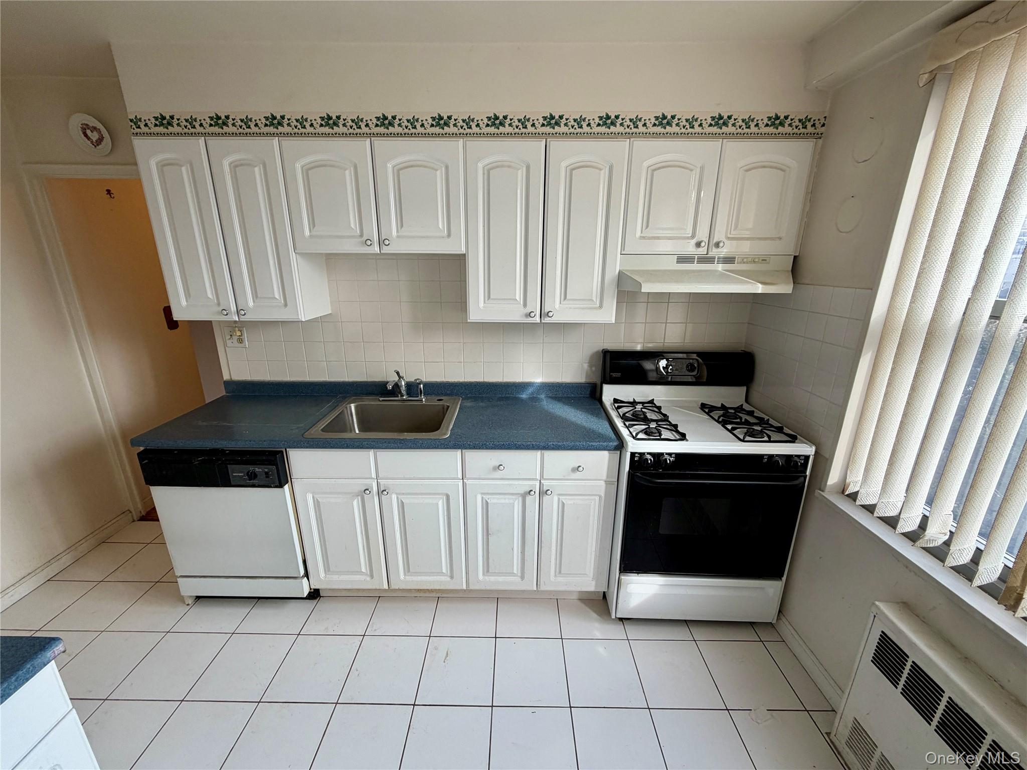 70-25 Yellowstone Boulevard, Unit 3H photo 22