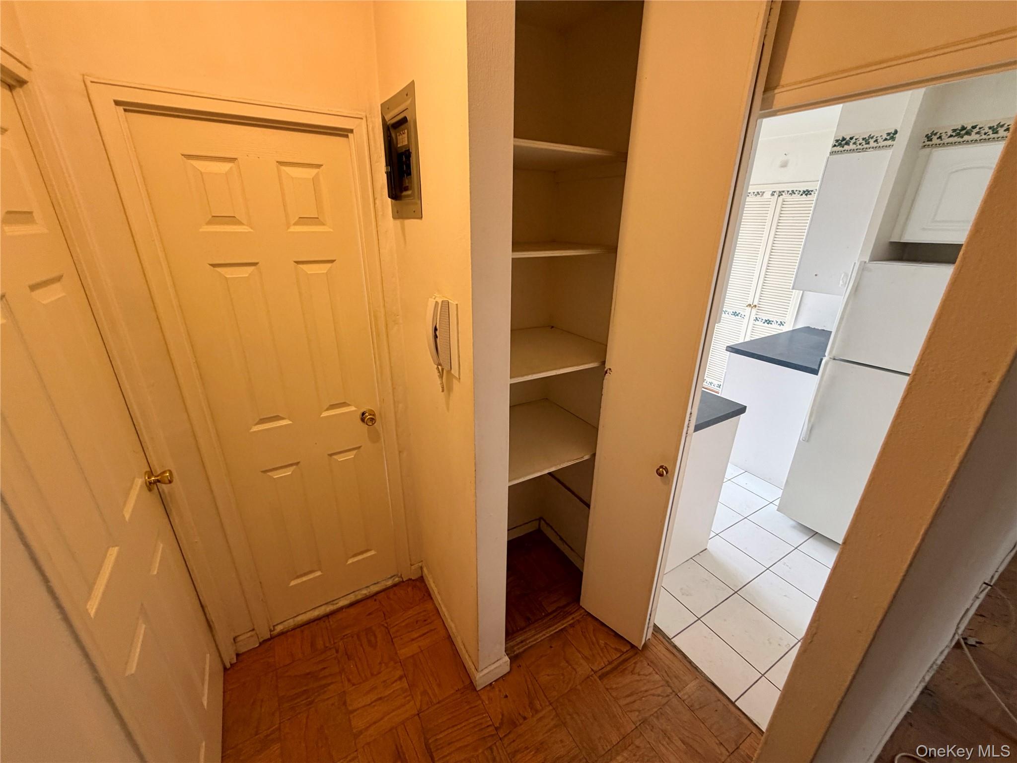 70-25 Yellowstone Boulevard, Unit 3H photo 32