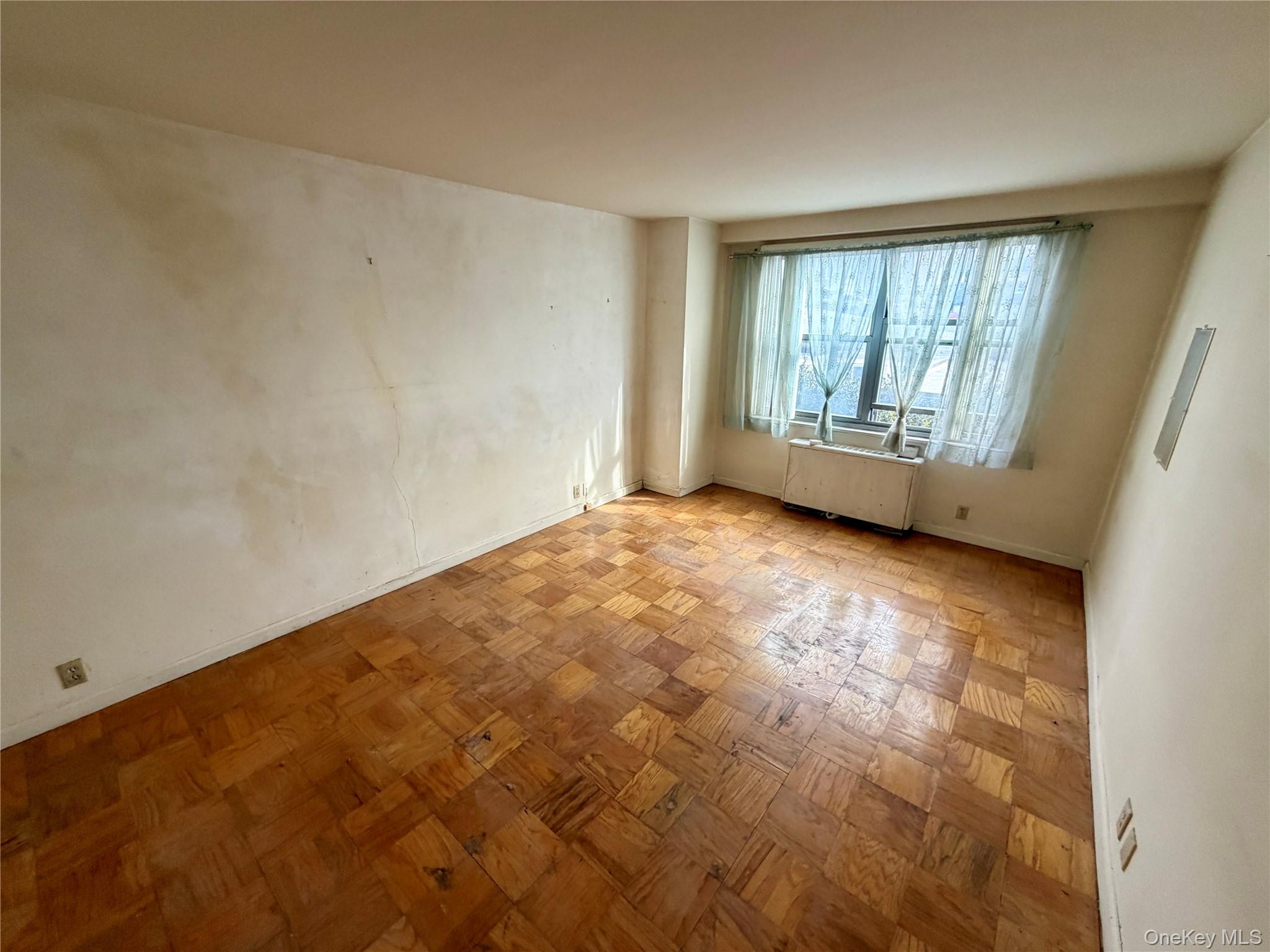 70-25 Yellowstone Boulevard, Unit 3H photo 34