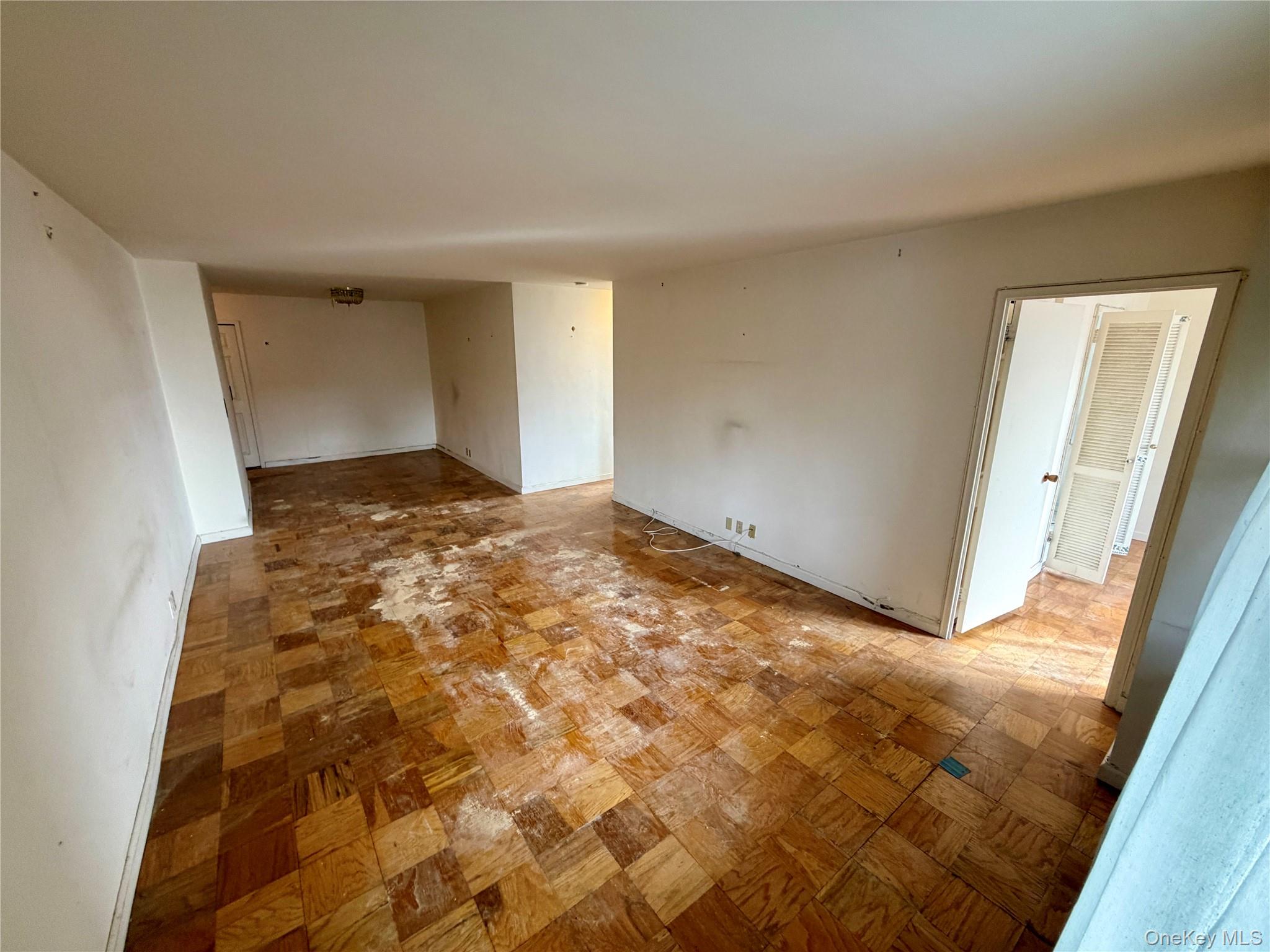 70-25 Yellowstone Boulevard, Unit 3H photo 7