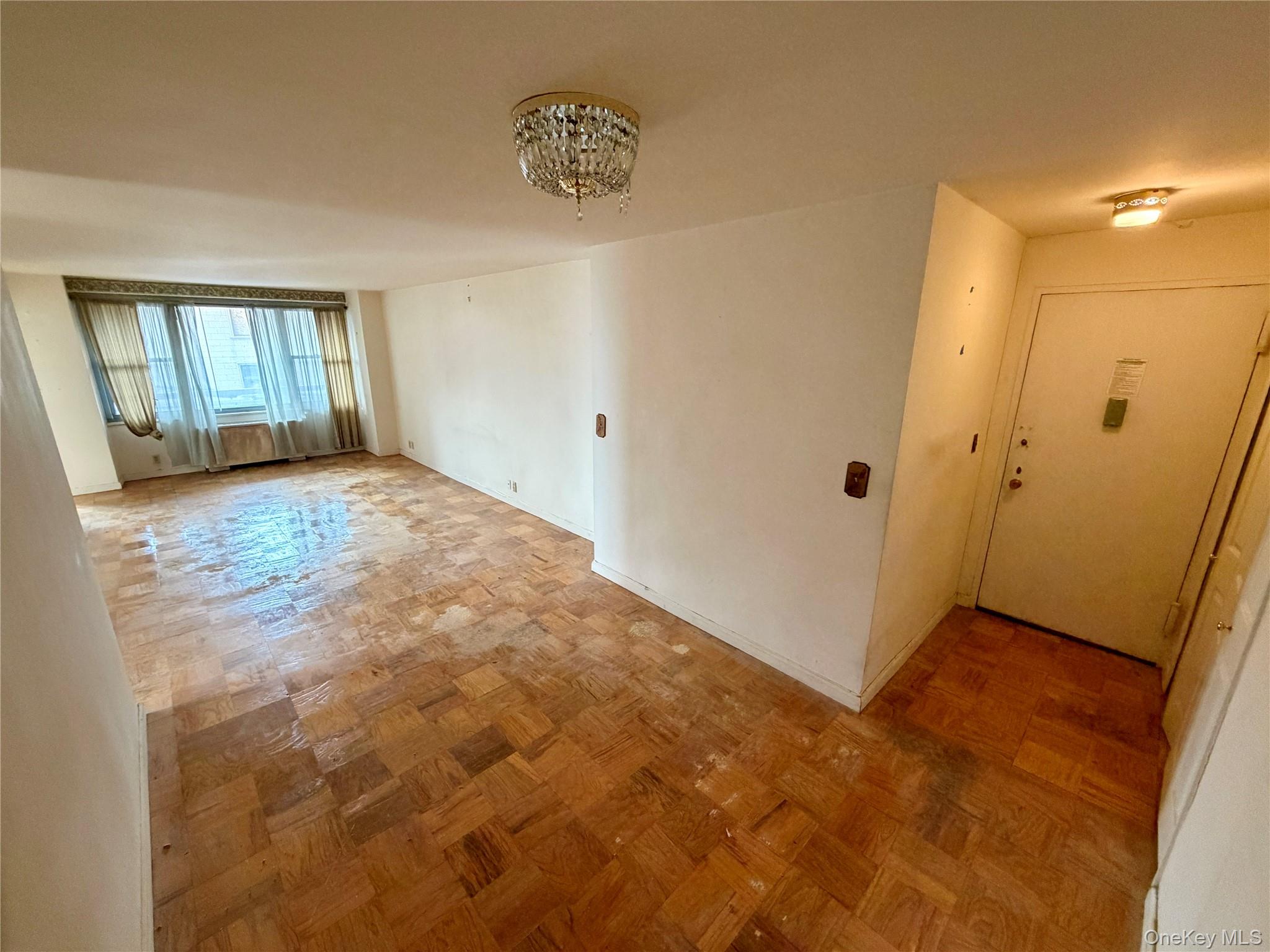 70-25 Yellowstone Boulevard, Unit 3H photo 6