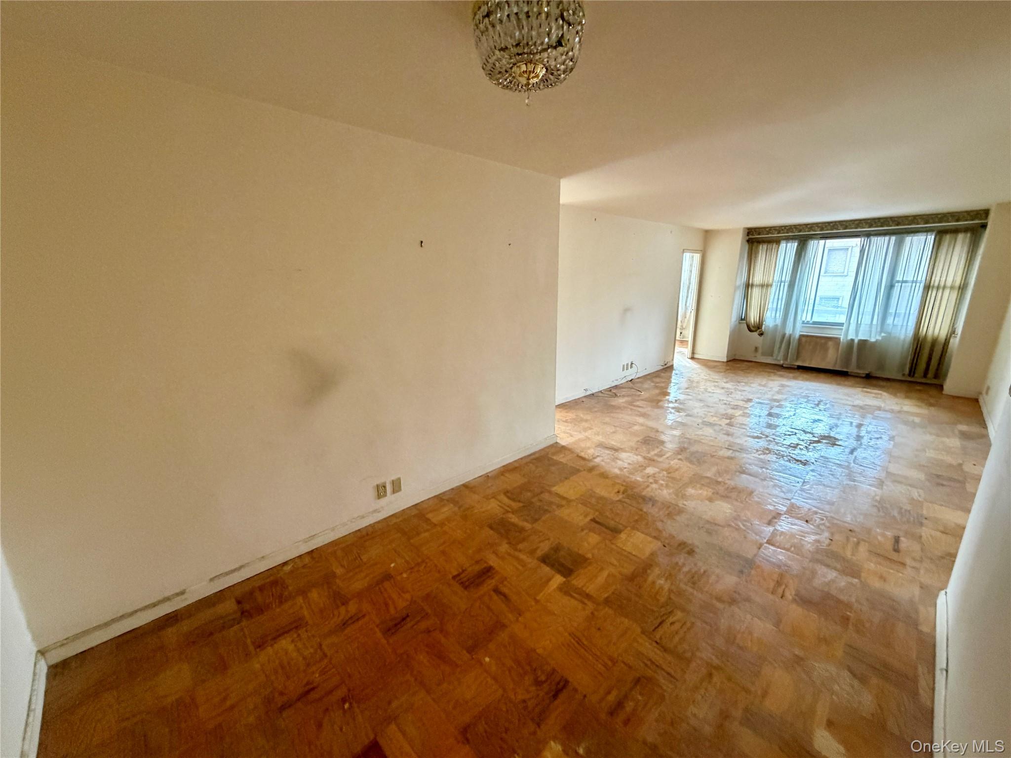 70-25 Yellowstone Boulevard, Unit 3H photo 5
