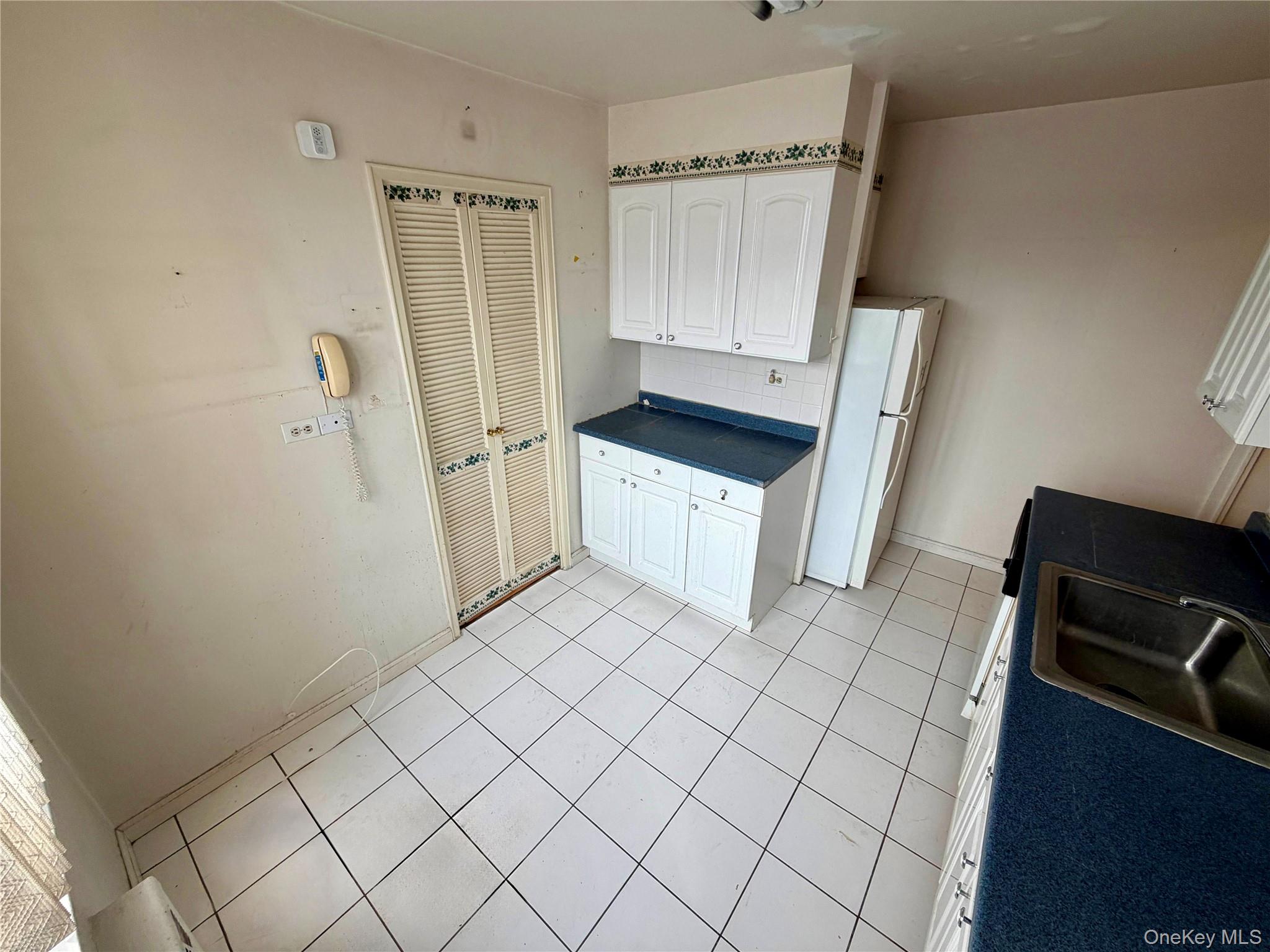 70-25 Yellowstone Boulevard, Unit 3H photo 23