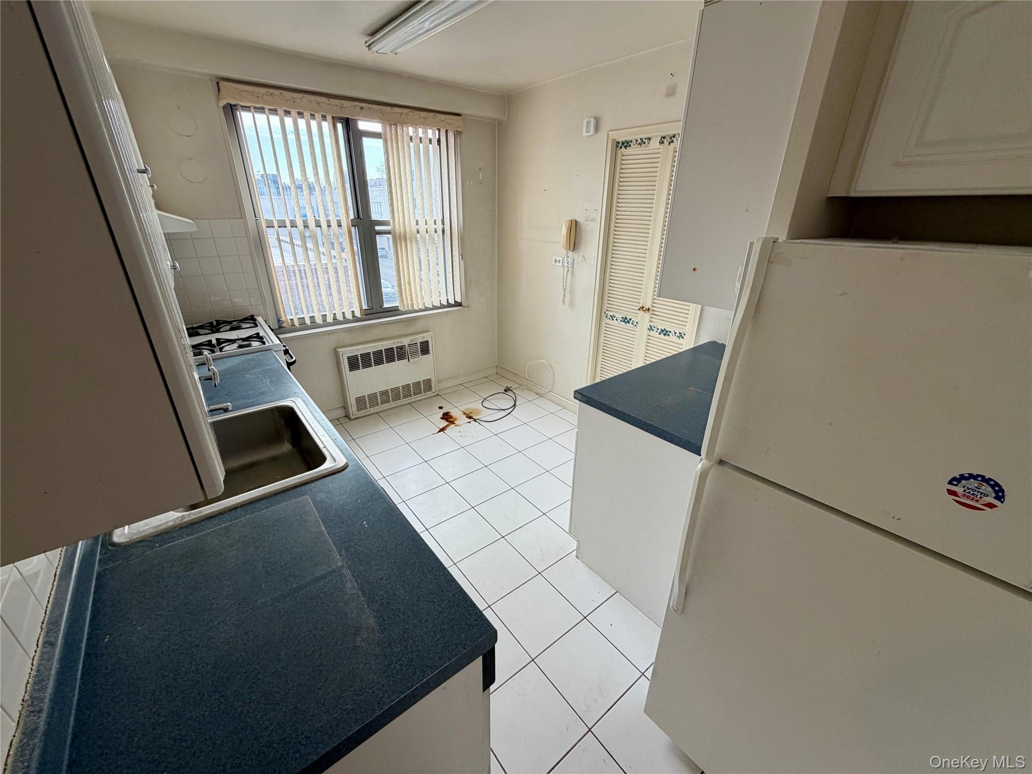 70-25 Yellowstone Boulevard, Unit 3H photo 20