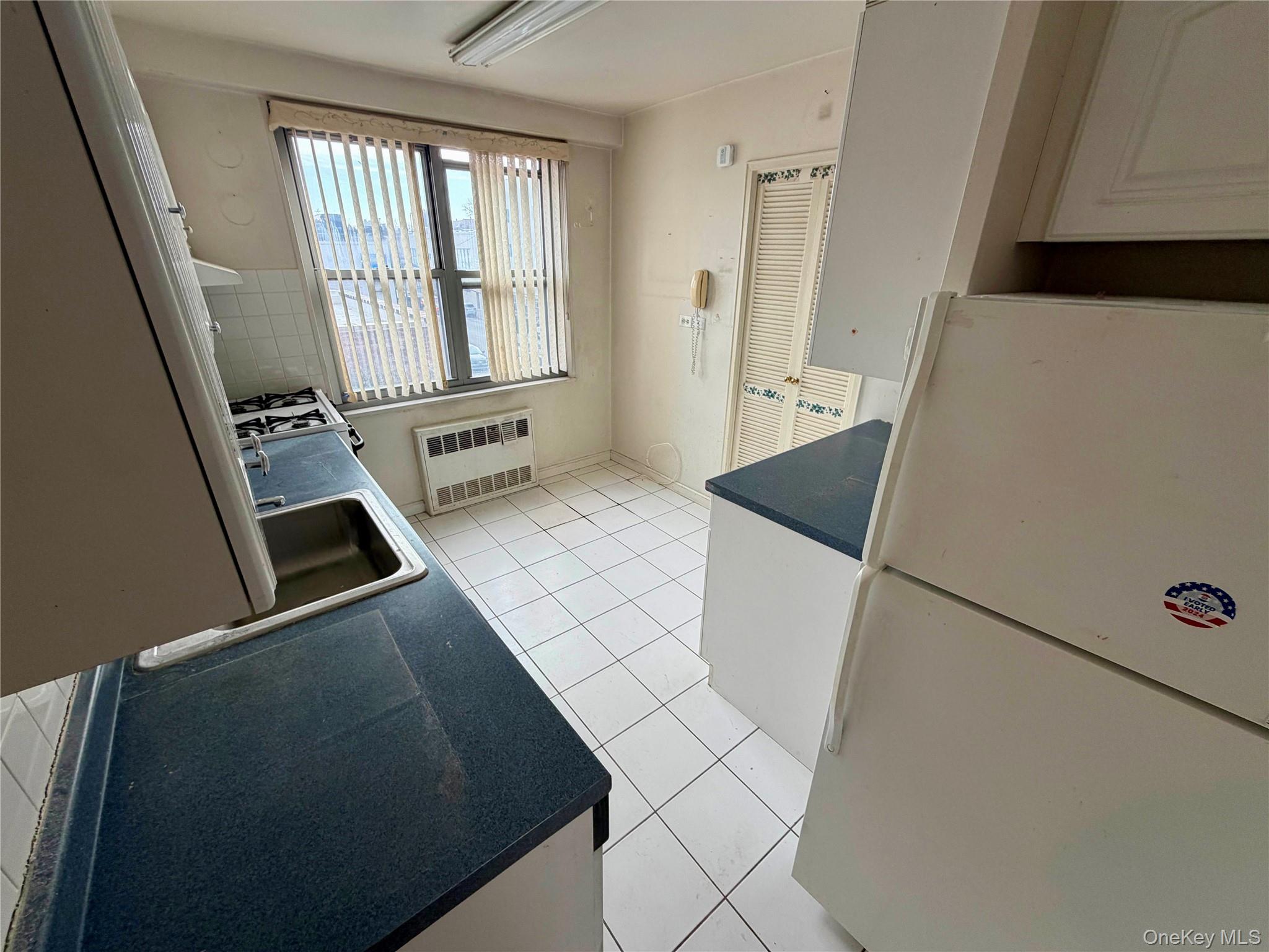70-25 Yellowstone Boulevard, Unit 3H photo 19