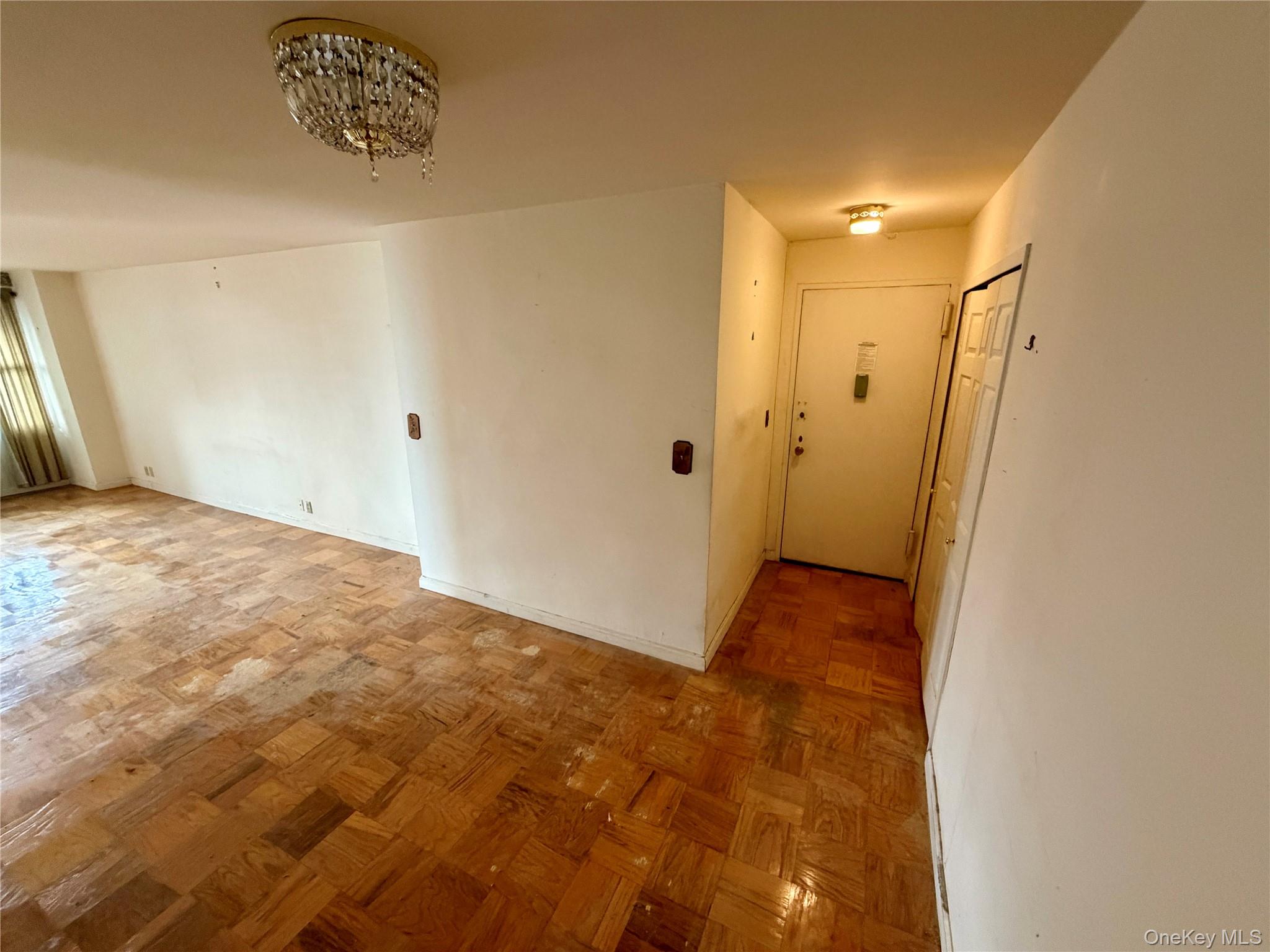 70-25 Yellowstone Boulevard, Unit 3H photo 3