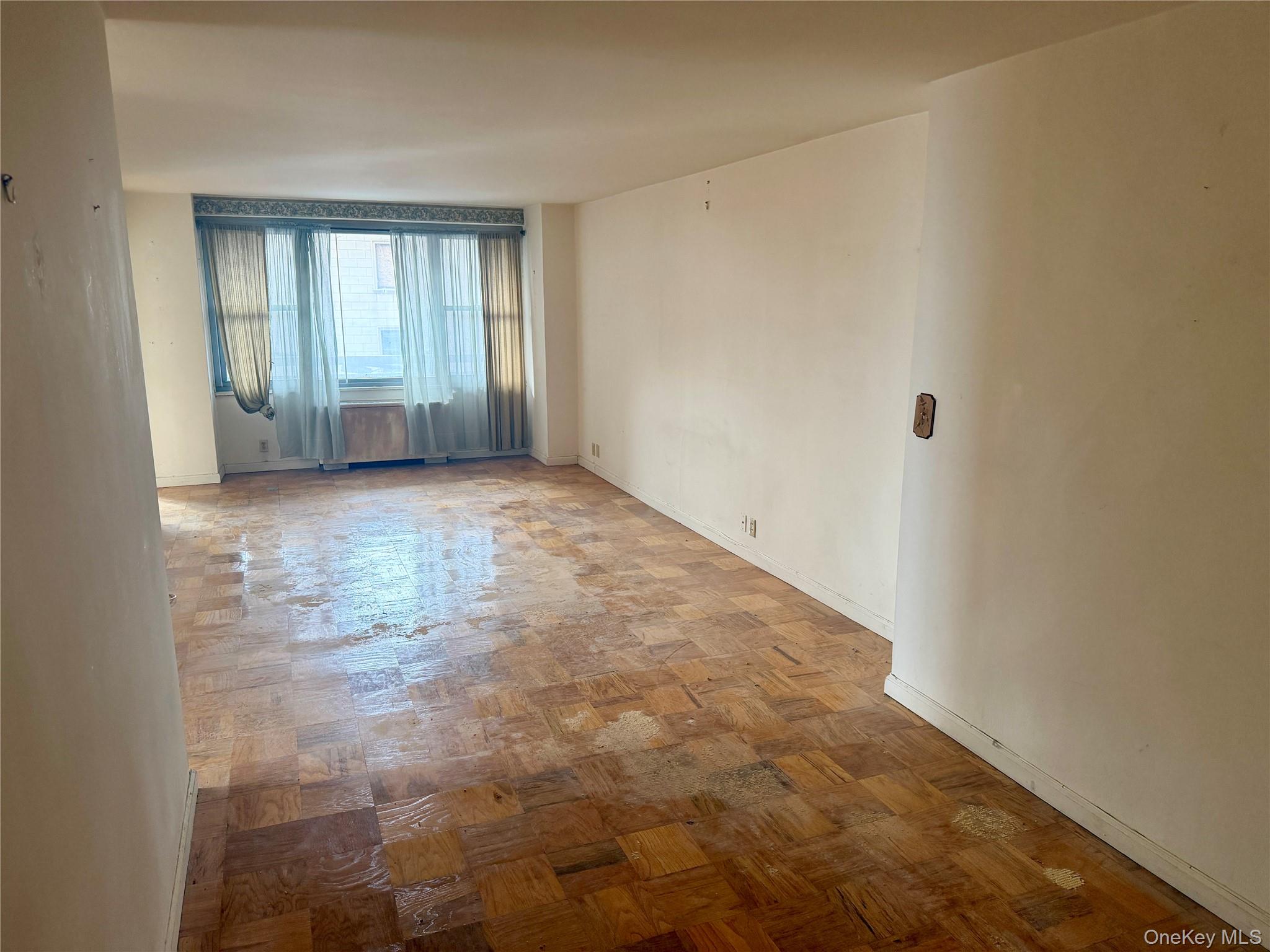 70-25 Yellowstone Boulevard, Unit 3H photo 9