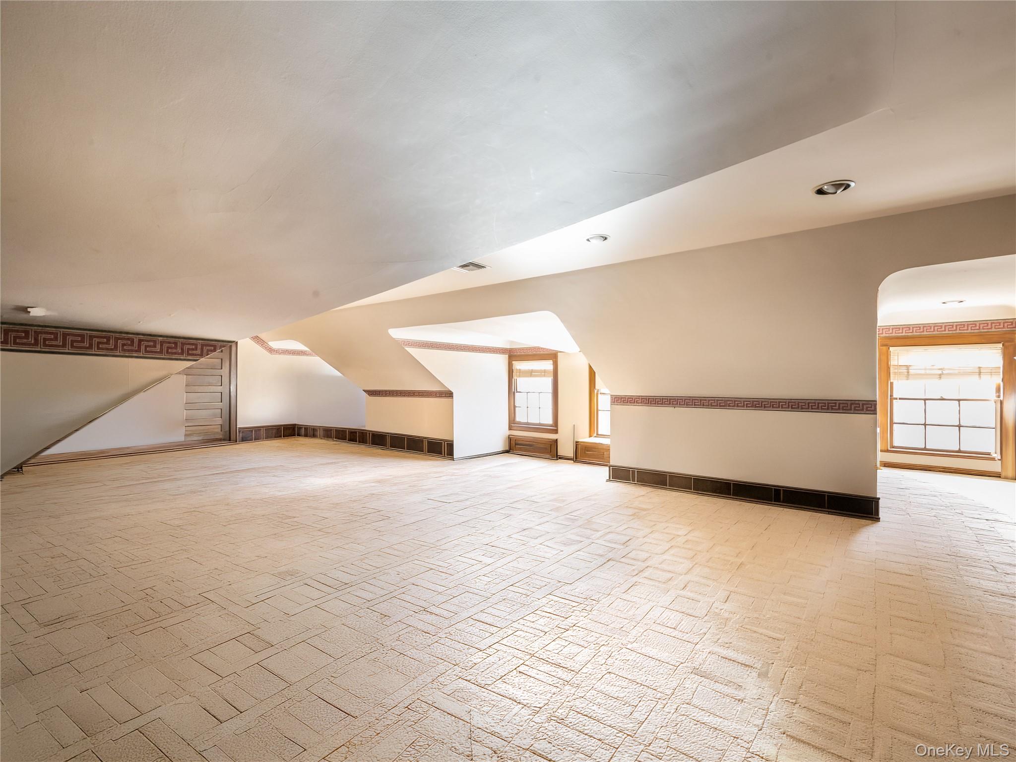 64 Plandome Court – For Sale photo 17