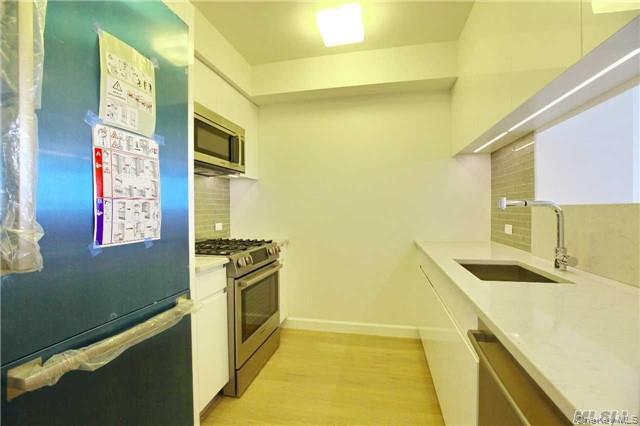 13835 39th Avenue, Unit 12L photo 2